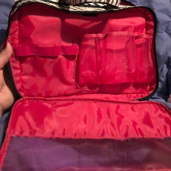🌹🌹🌹Makeup bag🌹🌹🌹 - Picture 2 of 6